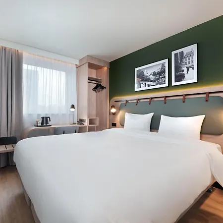 Campanile Paris Est - Hotel 3*