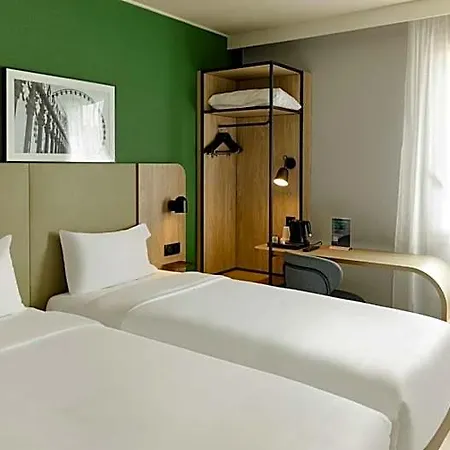 Otel Campanile Prime - Paris 3*